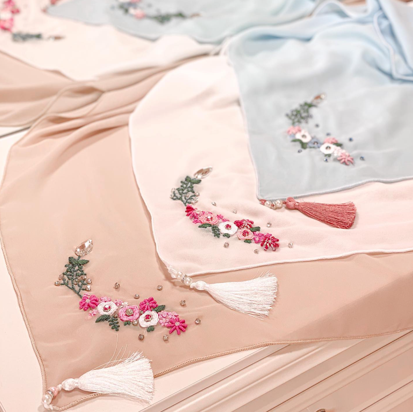 Ručno rađeni vezeni hidžab