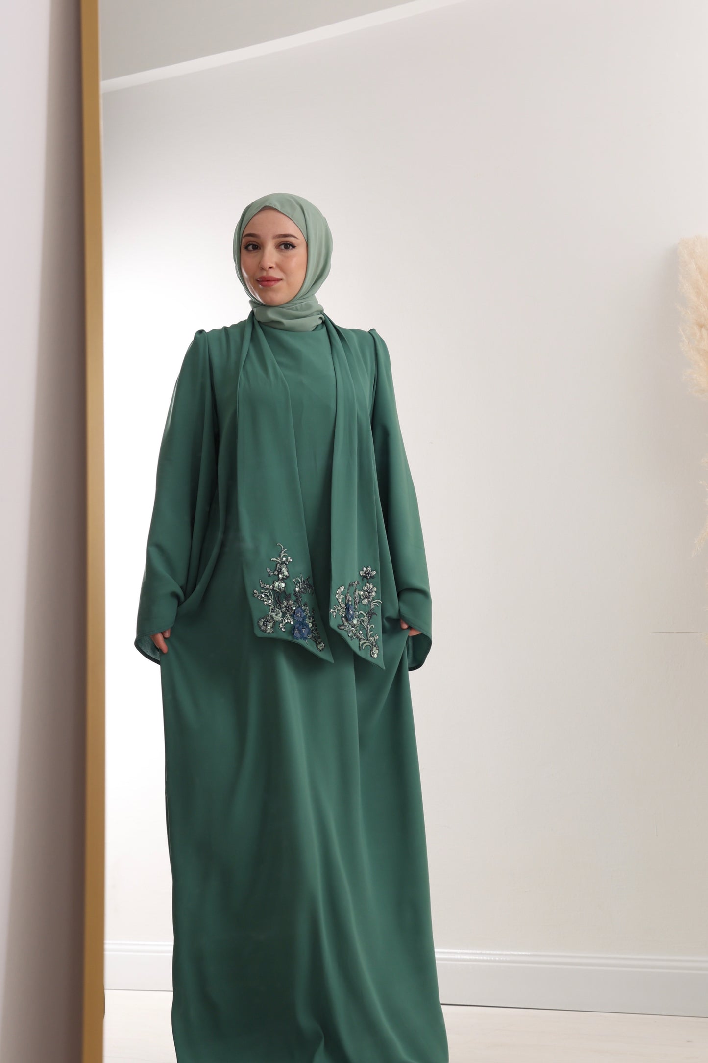 Haljina sa čipkanim pojasom