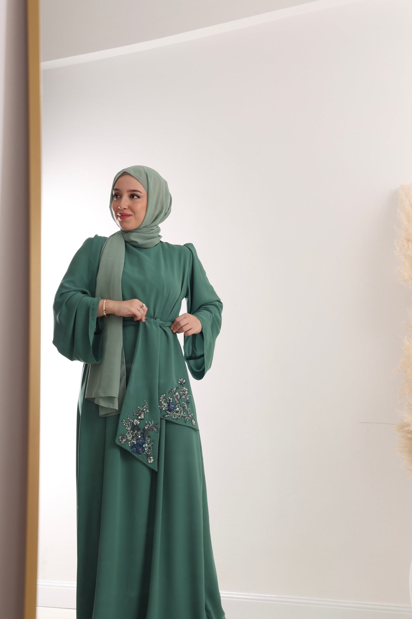 Haljina sa čipkanim pojasom