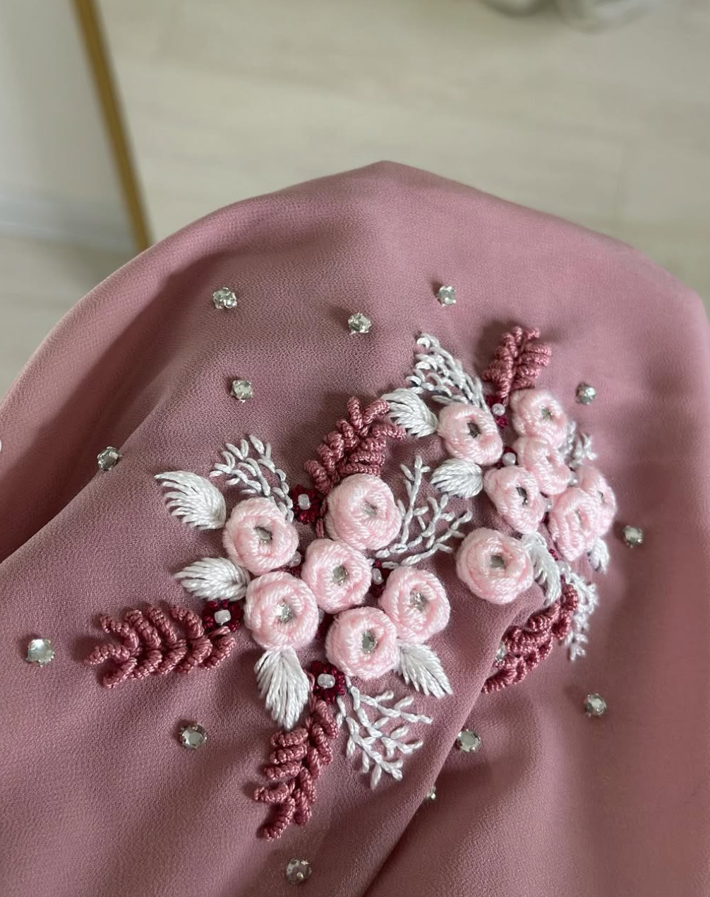 Ručno rađeni vezeni hidžab