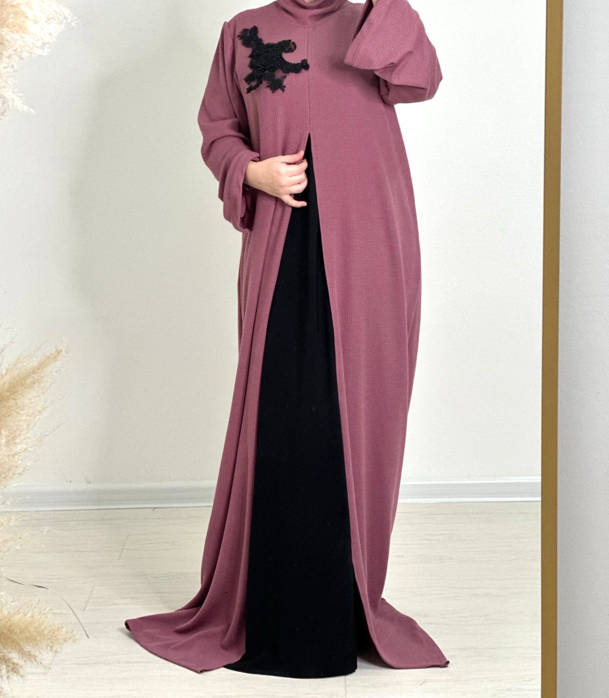 Pletena abaja s izrezom